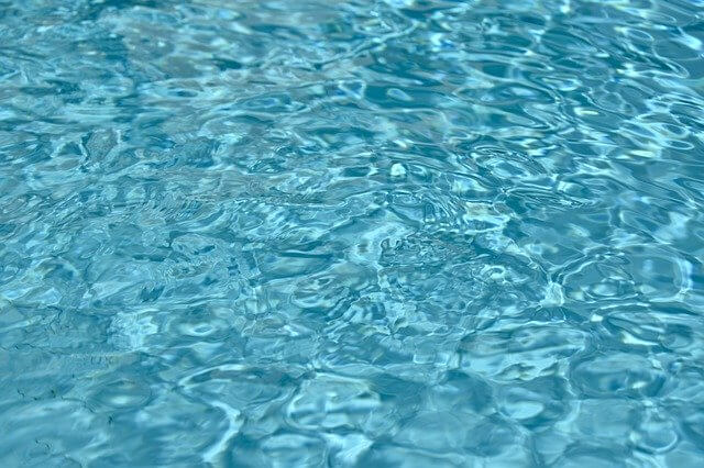 プールの水